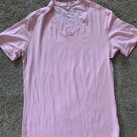 Lululemon Classic Tee!! - Picture 1 of 5